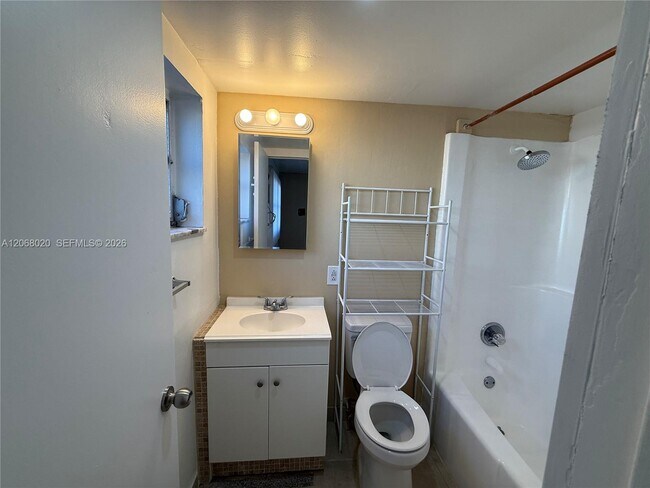 Photo - 5168 NE 6th Ave Unidad 407