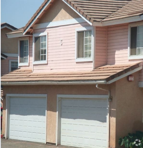 Garaje - Highland Hills Apartamentos