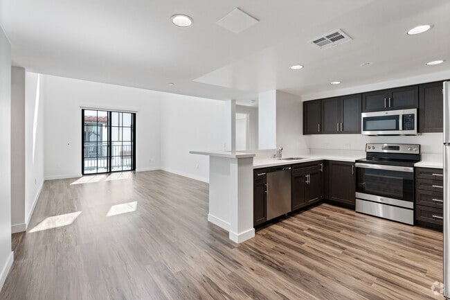 4BR, 4BA - 1.370SF - The Residences at 5020