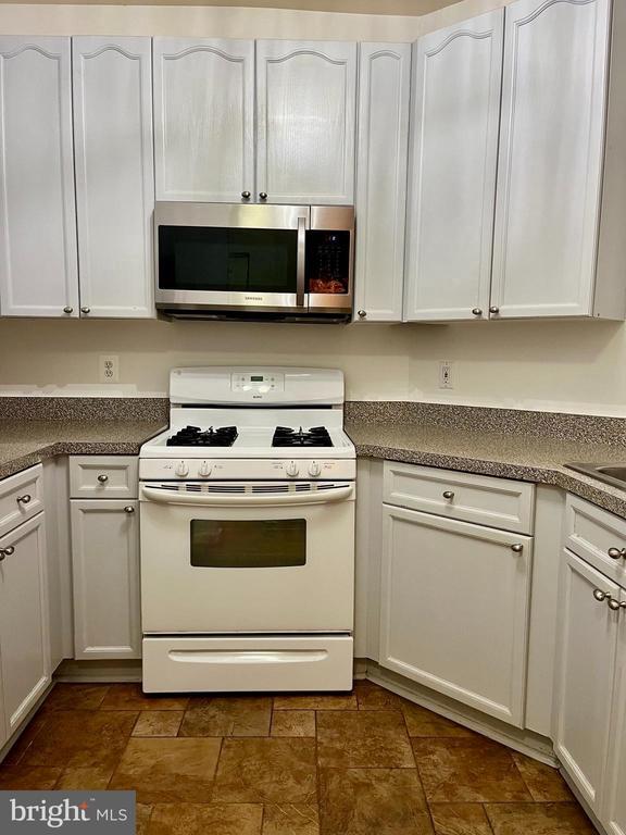 Building Photo - 2701 Bellforest Ct Unit 204