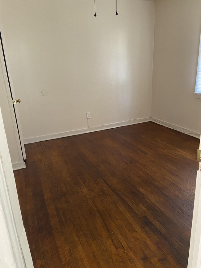 Photo - 2402 Knox Dr