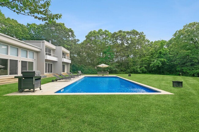 10 Fox Hollow Dr