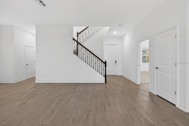 Photo - 6925 Main St