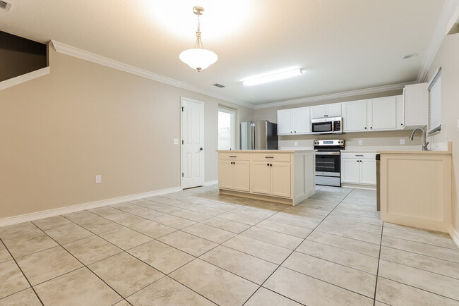 3235 Ogden Dr