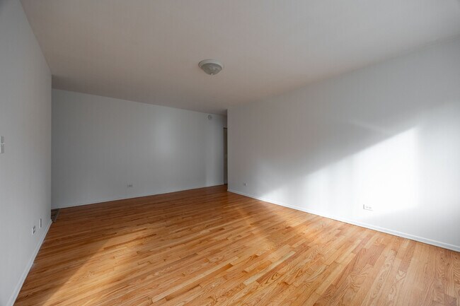 Photo - 6250 N Kenmore Ave Unit 305