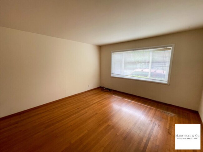 Photo - NEW LISTING! Walk 1 Block To Downtown! Sec. Deposit lowered! LG. 1 BR/1BA, Hdwd Flrs,Big Walk-In Clo