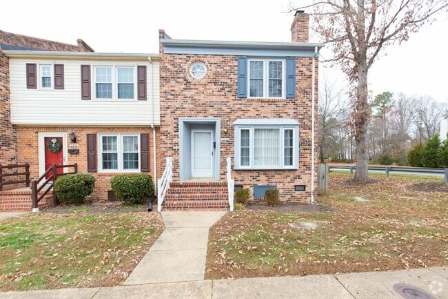 Building Photo - Wonderful Westend Townhome