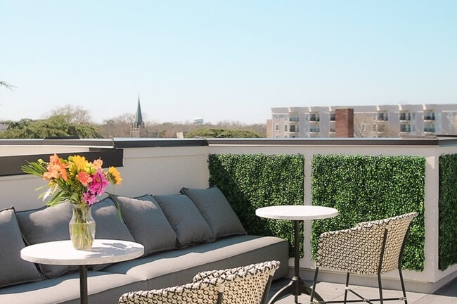 Devine Rooftop - Devine District