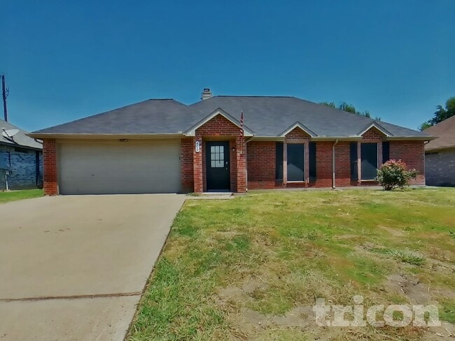 Photo - 409 Roan Ln