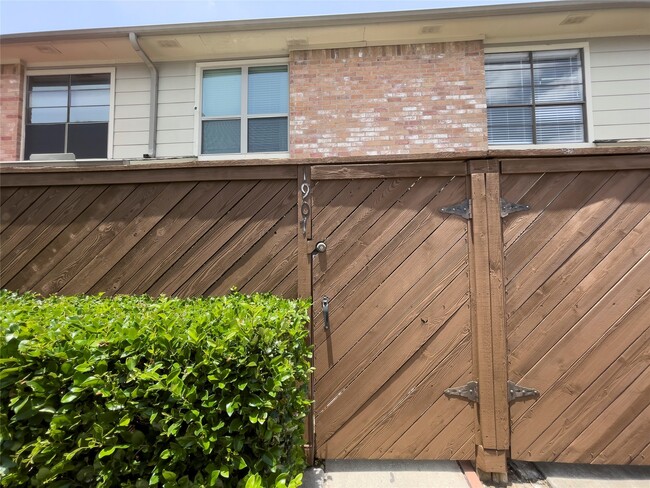Building Photo - 8801 Hammerly Blvd Unit 1907 Rental