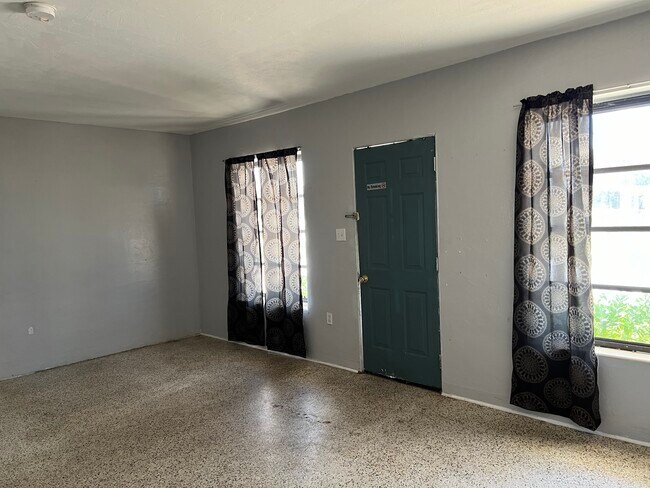 Photo - JJ'S Motel Unit Regular room