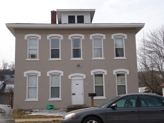 Photo - 117 E Howard St