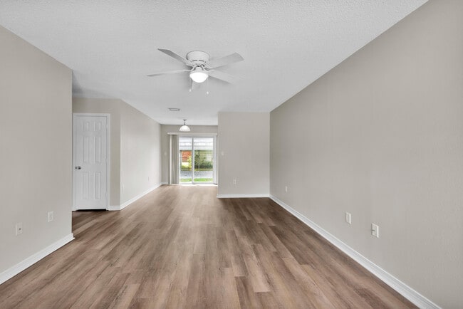 Photo - 6042 Queen St