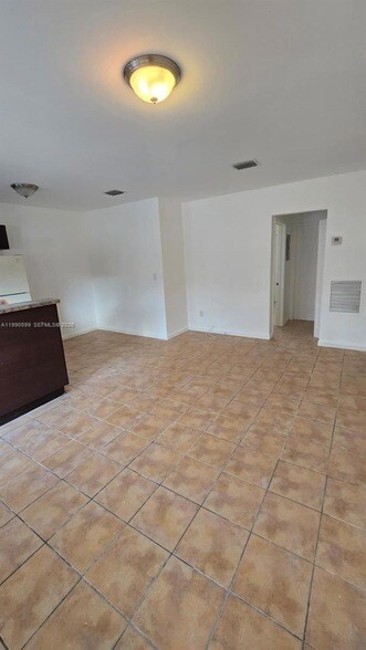 Photo - 16131 NE 19th Pl Unidad 3