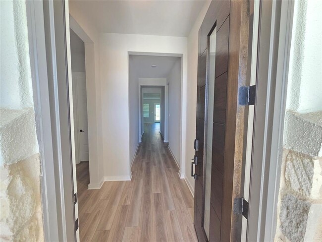 Photo - 332 Marisol Bnd