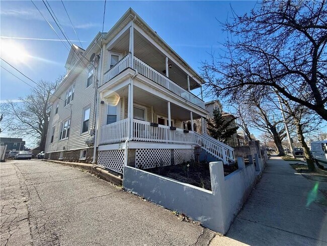 Photo - 1003 Narragansett Blvd