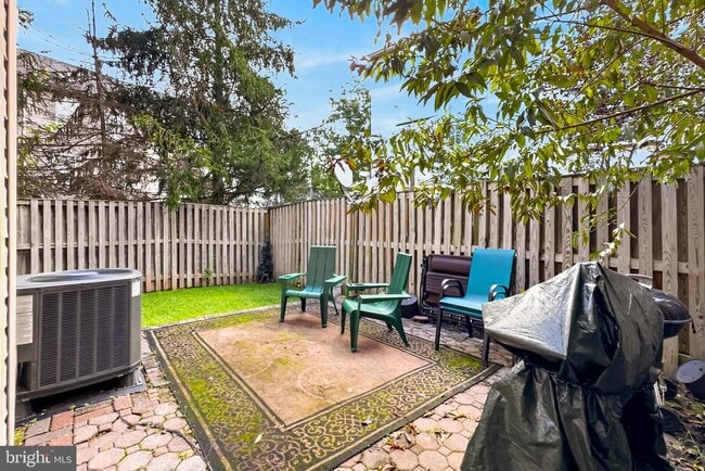 12415 Selkirk Cir
