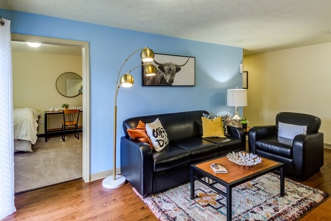 West Run Apartments-poi-001