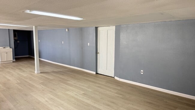 Photo - 405 S High St