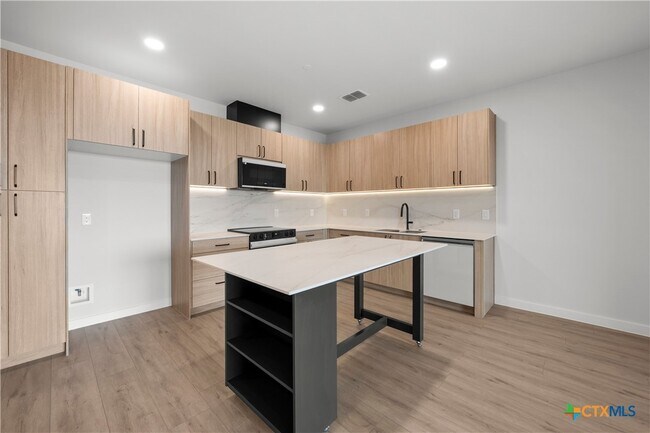 Photo - 634 Central Pkwy Unidad 1211