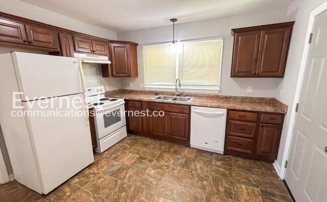 Photo - 3 Bed/1 Bath Home with Garage / Pet-Friendly / Available Now!