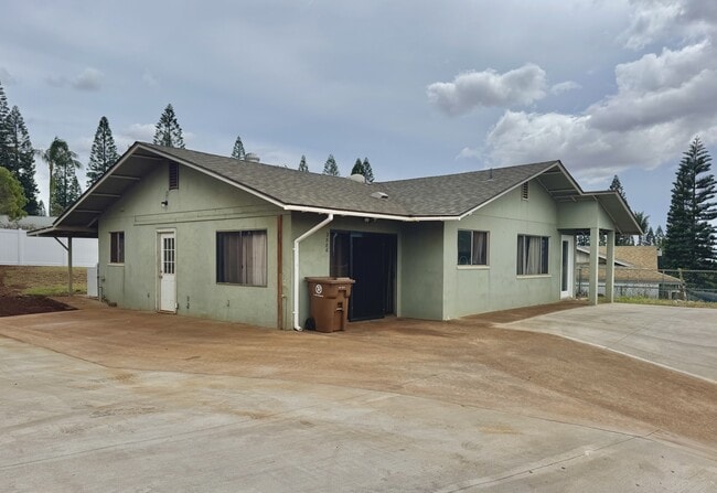 Building Photo - 2886 Liholani St Rental