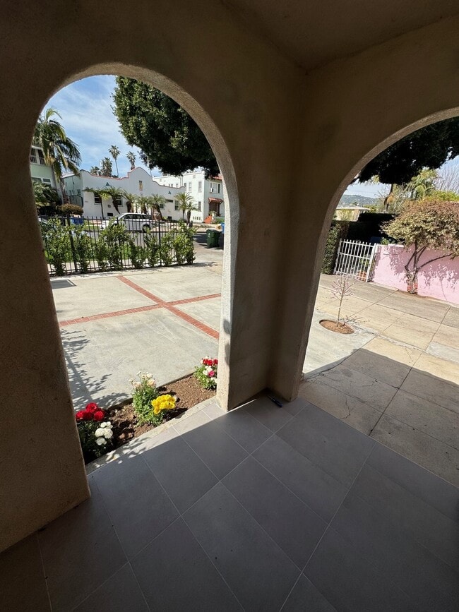 Photo - 1536 N Commonwealth Ave