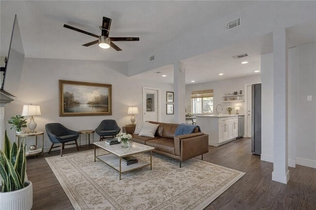 Building Photo - 1400 Southport Dr Unit B