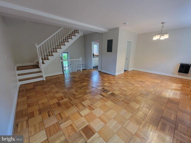 Photo - 3472 Gunston Rd