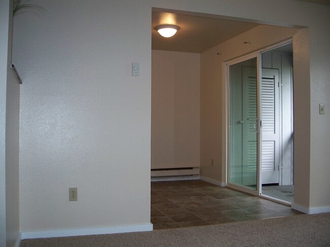 Photo - 11020 122nd St E