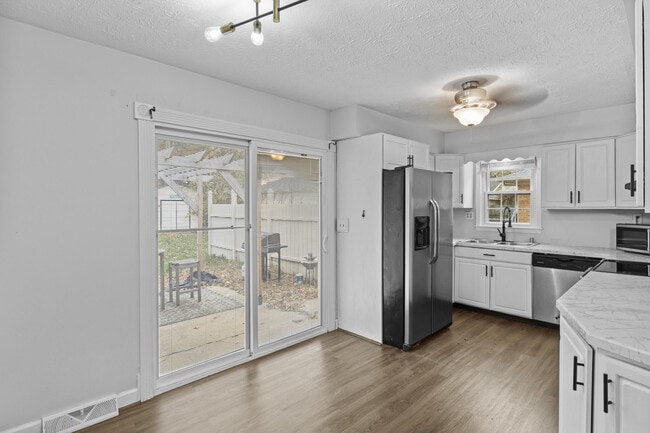 Photo - 4067 Winnepeg Way