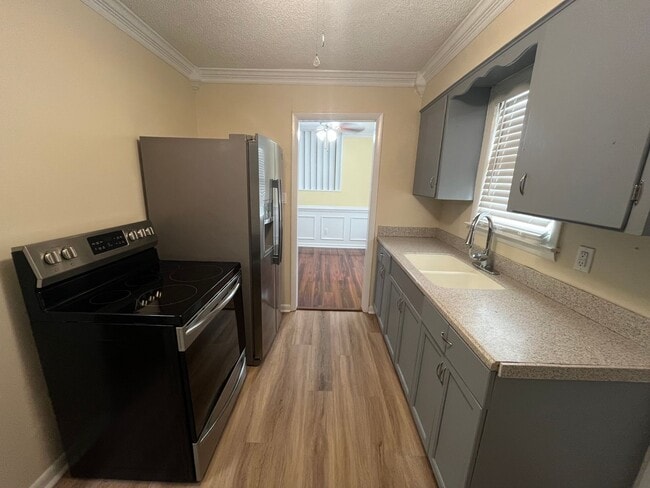 Photo - 1320 E 35th St