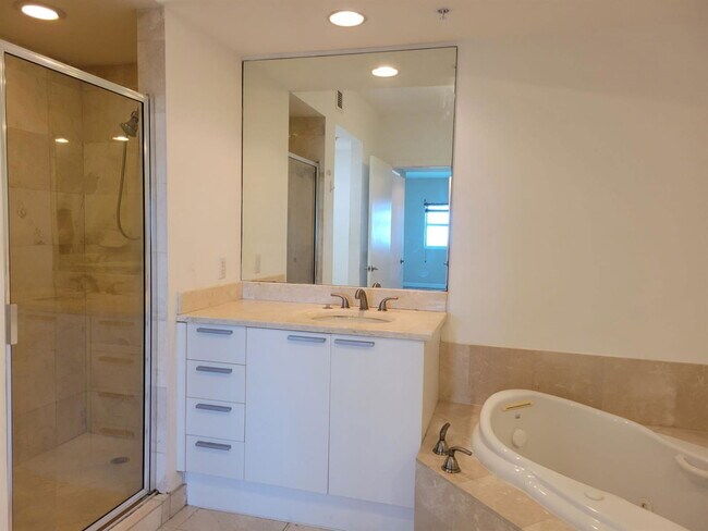 Photo - 15051 Royal Oaks Ln Unidad UN902