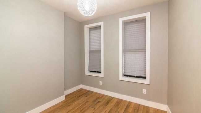 Photo - 1319 Halsey St Unit #2L