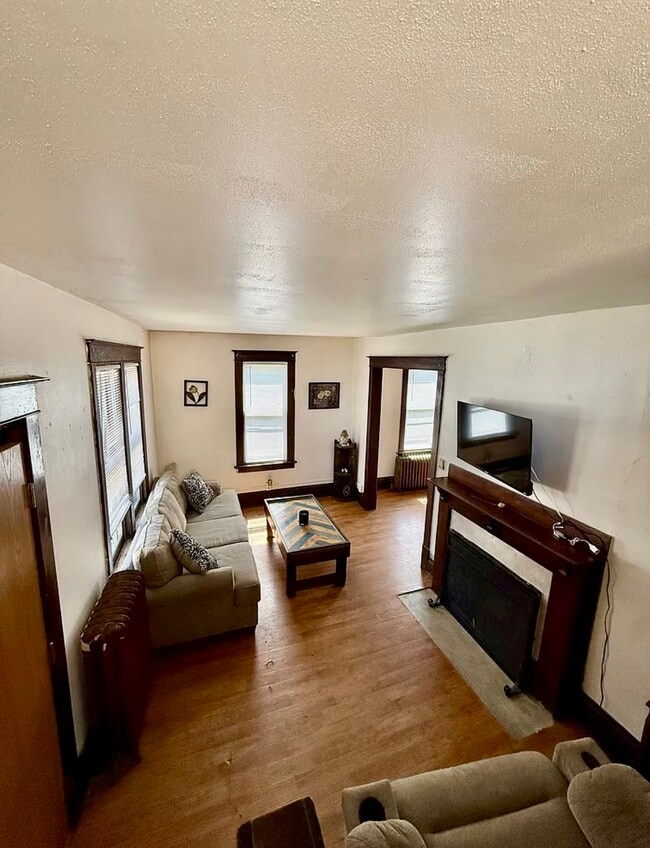 Photo - 308 7th St S