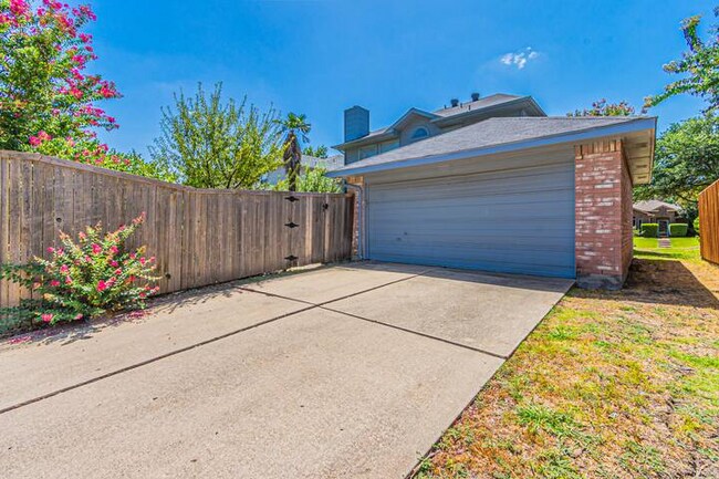 Photo - 7900 Roundtable Rd