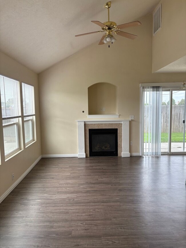 Building Photo - 16748 N Pamelas Ct Unit 101