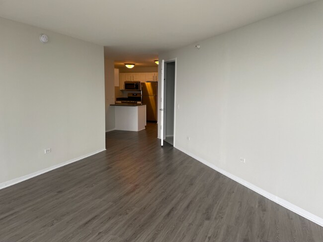 16 W Grand Ave