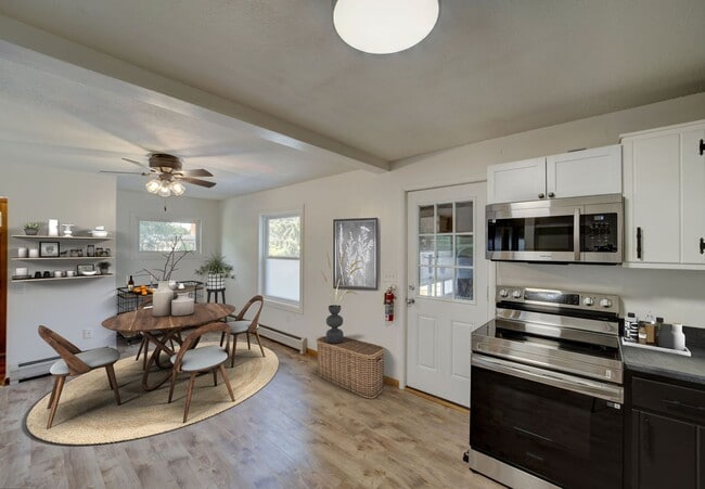 Building Photo - Spacious 3-Bedroom + Office | Updated Kitc... Rental