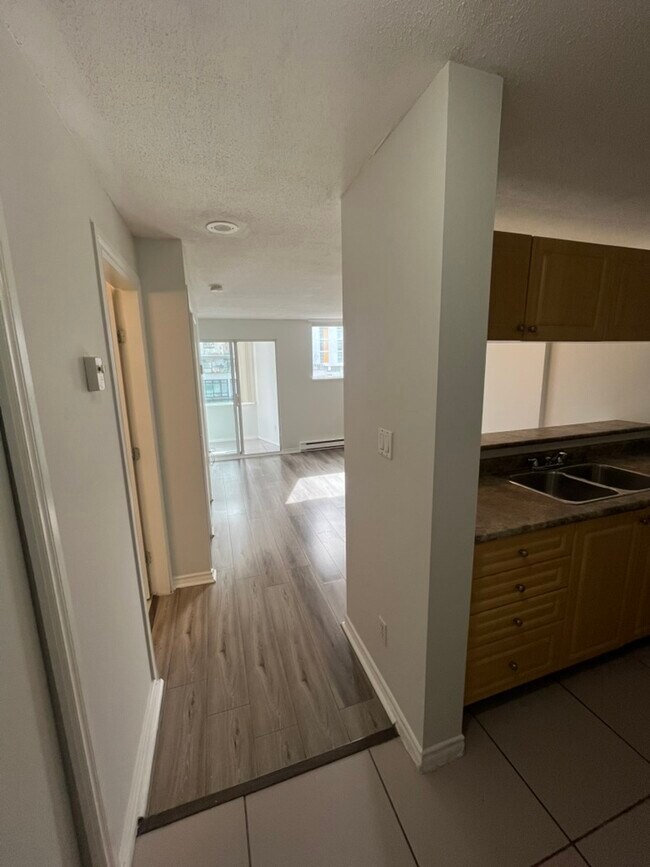 Photo - 1278 Granville St