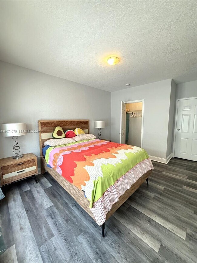 7334 Harding Ave Unidad 6