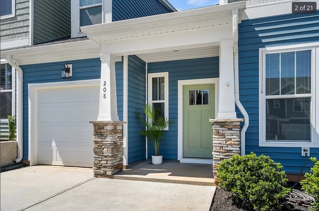 Photo - 208 Rosecroft Dr