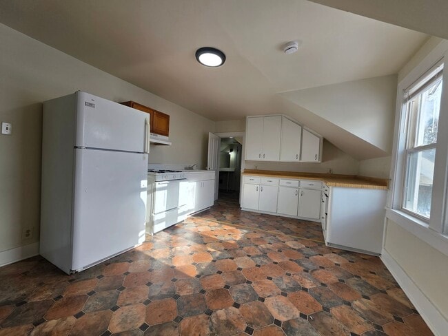 Building Photo - 123 S Clay St