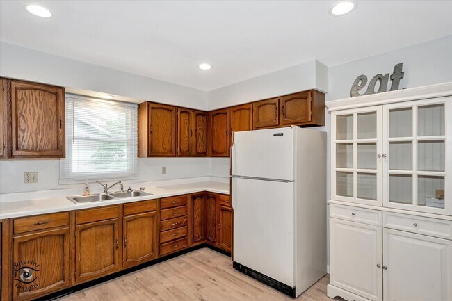 Photo - 18 Laurel Ln