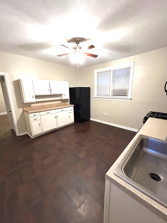 Kitchen - 537 2nd St Unit 1