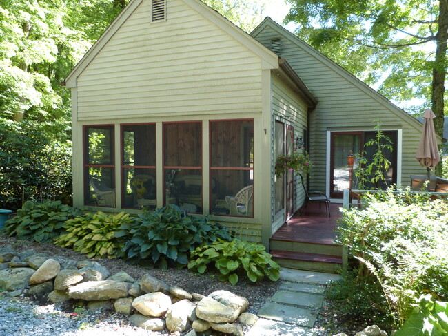 screened porch with 12' ceiling - 274 Bruning Rd House