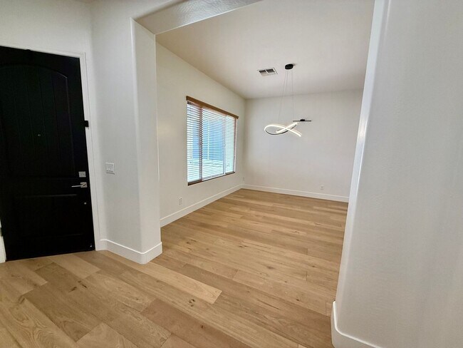 Photo - 1708 W Oberlin Way