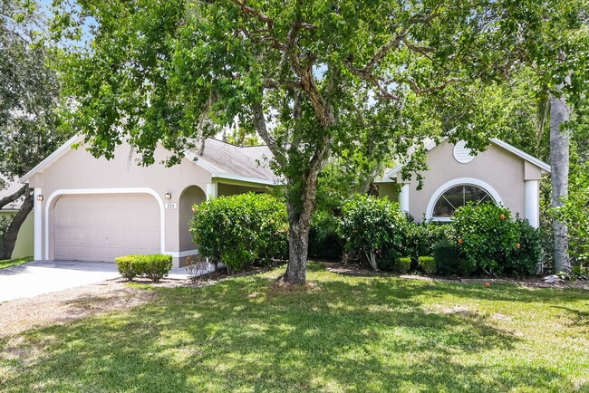 Photo - 223 Bent Oak Loop