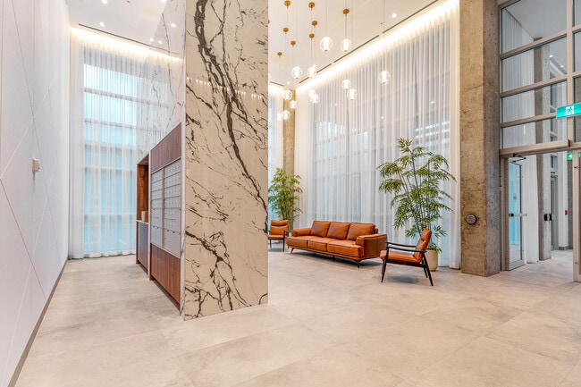 Photo - Le Monroe 1-2