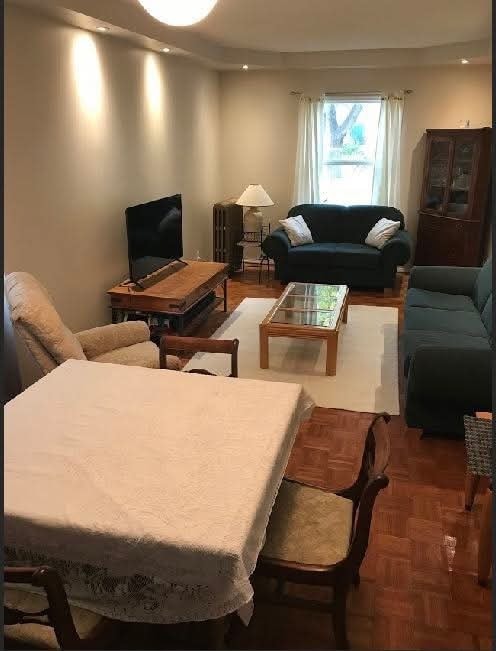 Photo - 178 Evanson St